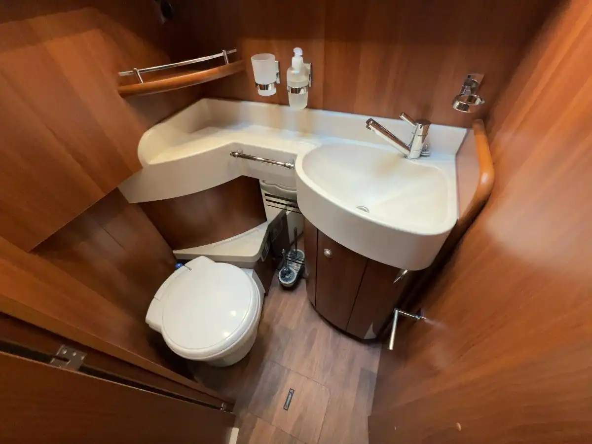 CARTHAGO Chic E-Line Yachting I 51 Aut. Einzelbetten Hubbett - Ansicht 16